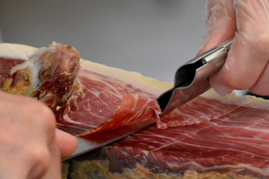 ham, to cut, meat-785438.jpg